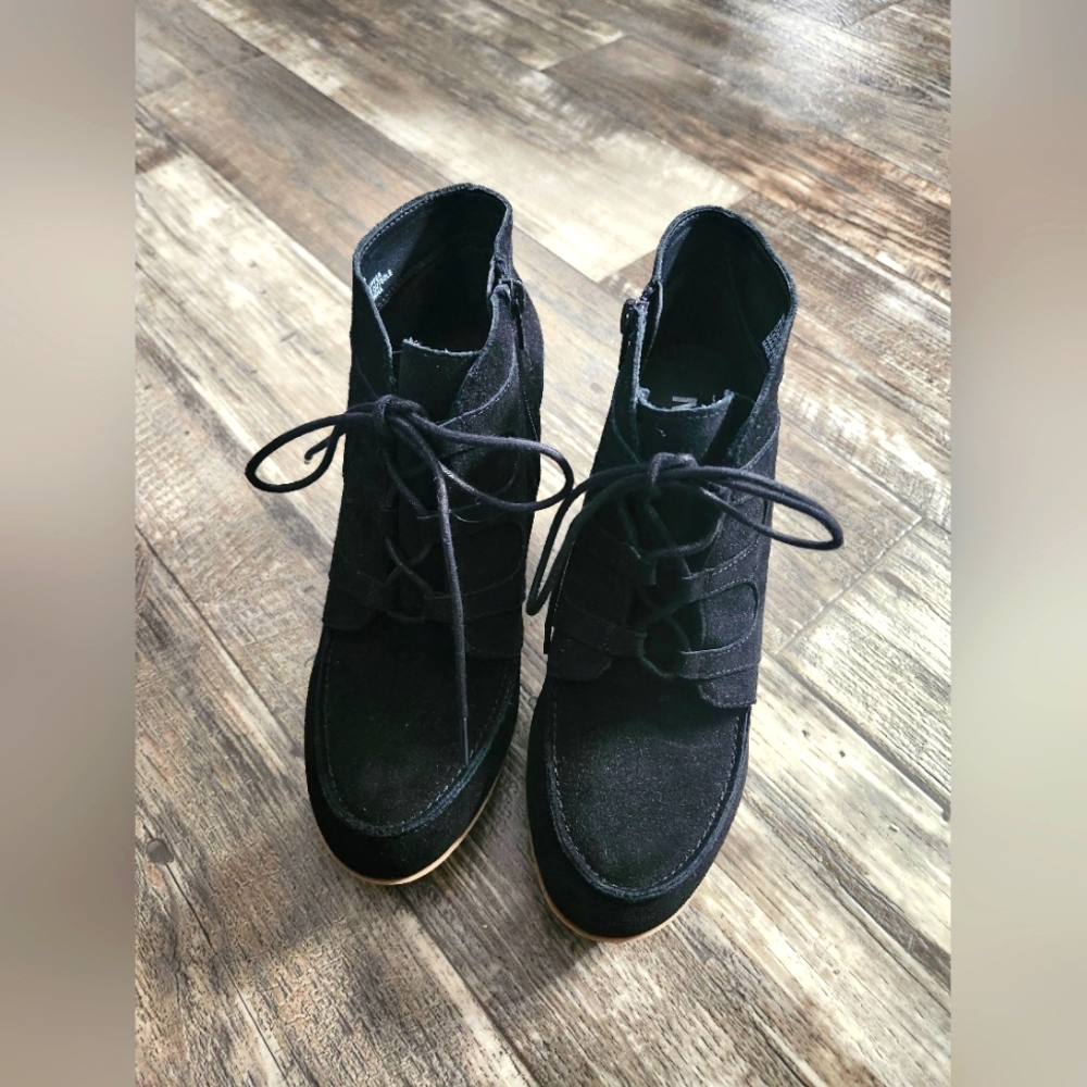 Mia black berdina faux suede booties Size 9 EUC